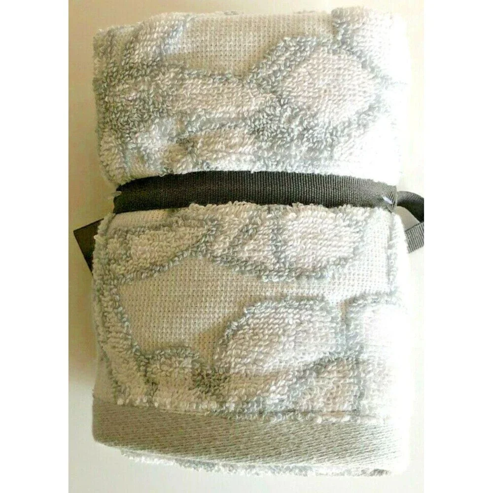 Vera Wang Fingertip Towels Sculptured Bath 12x18 Gray White Set of 2